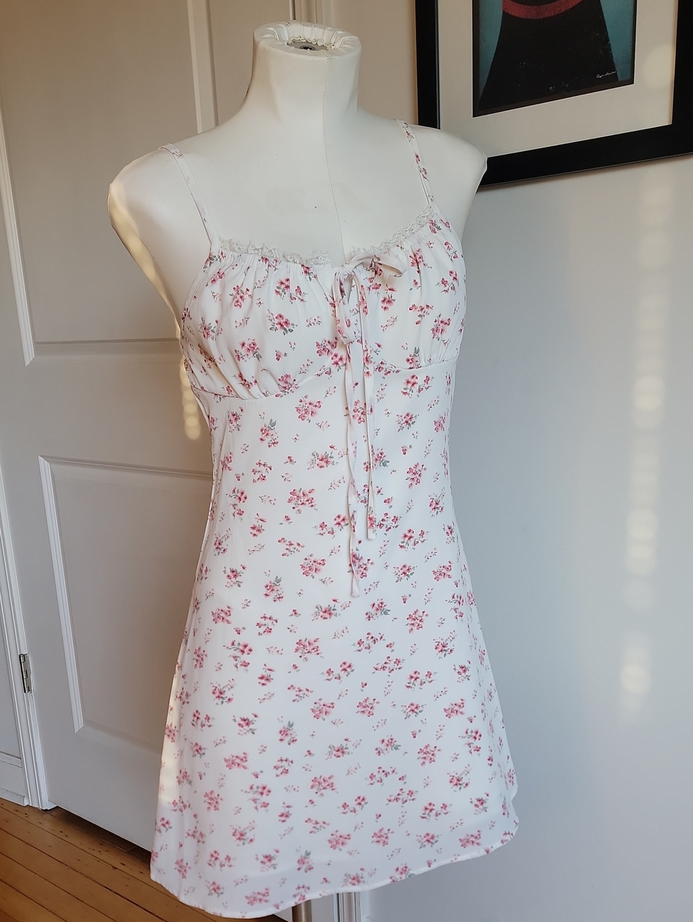 🍒 White Ditsy Floral Lace Trim Mini Dress XS - Picture 2 of 4